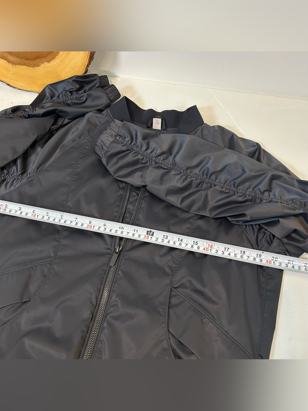 Lululemon Black Above the Cloud Bomber Jacket ruched sleeves Women’s 8 Medium - Picture 5 of 8